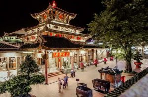 Viếng chùa Châu Đốc